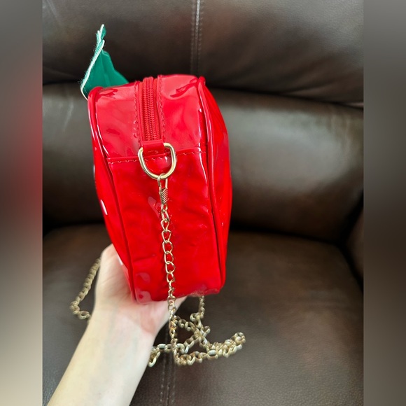 Strawberry-Shaped Red Bag with Gold Chain - Picture 4 of 8